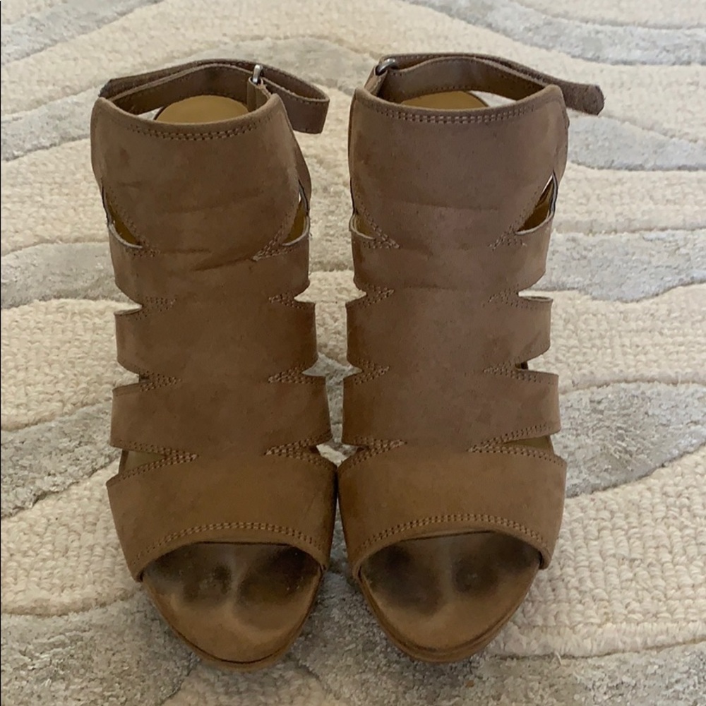 Naturalizer Etta Oatmeal colored sz 8 heel